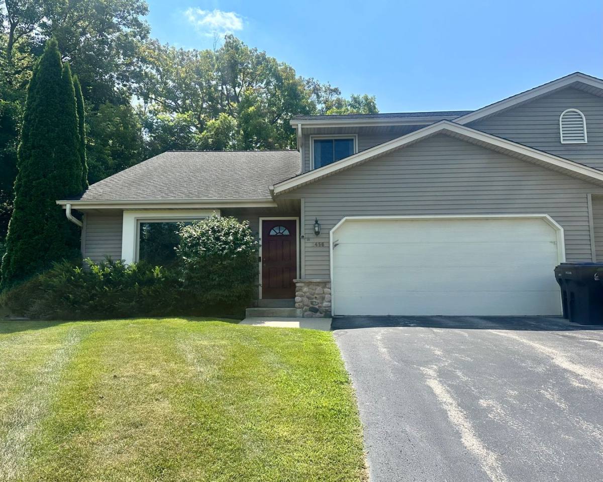 Townhouse for rent at 1456 Meadowcreek Court, Pewaukee, WI 53072