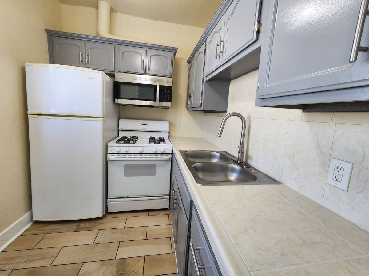 Apartment for rent at 824 Maine Ave, Long Beach, CA 90813