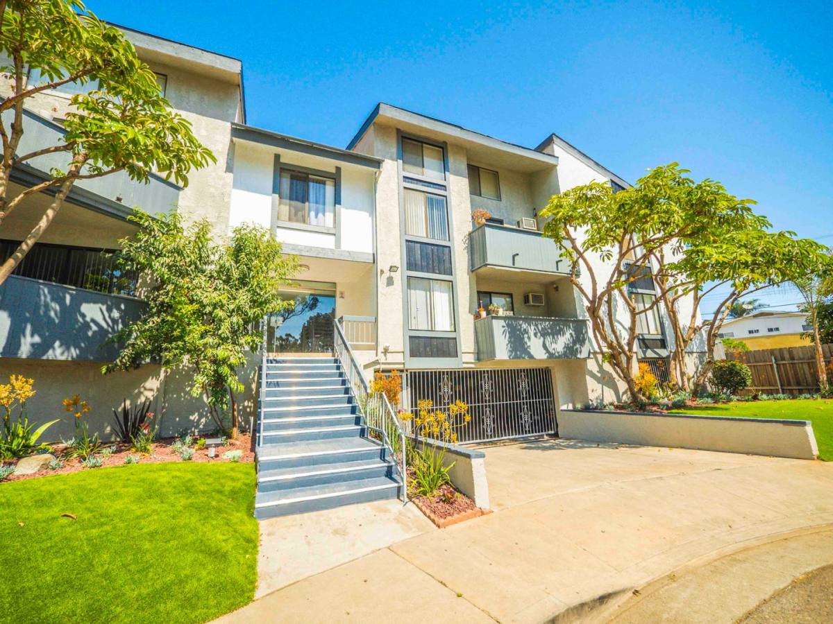 Apartment for rent at 3327 Livonia Ave, Los Angeles, CA 90034
