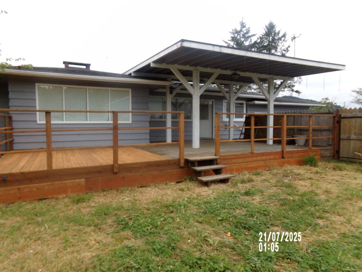 House for rent at 2520 Ocean Ave, Raymond, WA 98577