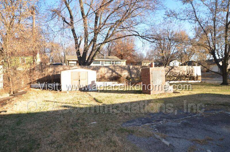 House for rent at 9811 Marsh Ave, Kansas City, MO 64134