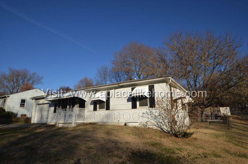 House for rent at 9811 Marsh Ave, Kansas City, MO 64134