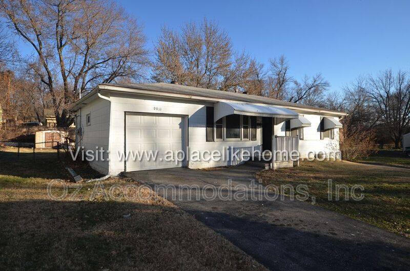 House for rent at 9811 Marsh Ave, Kansas City, MO 64134