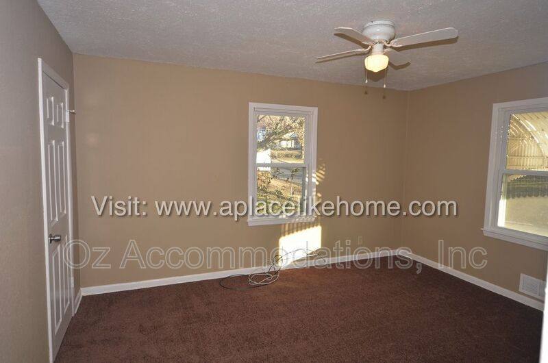House for rent at 9811 Marsh Ave, Kansas City, MO 64134