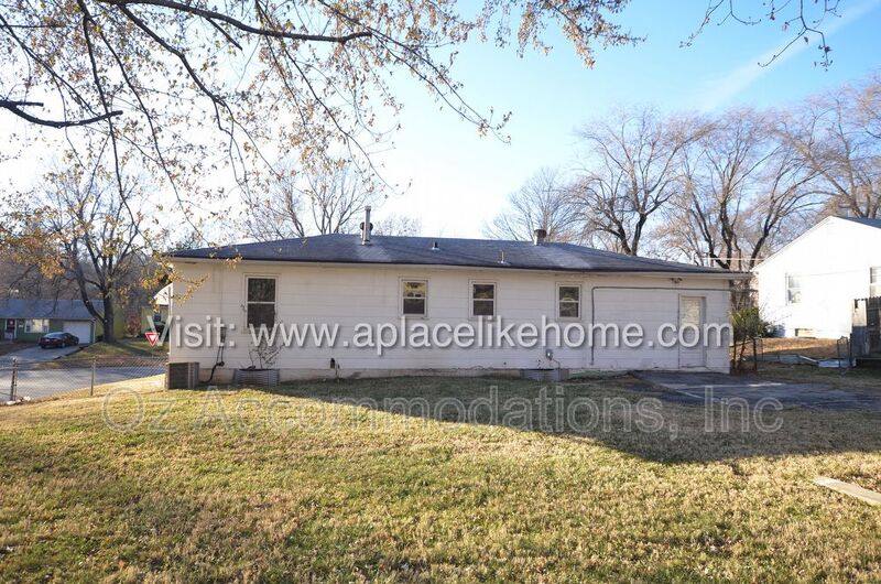 House for rent at 9811 Marsh Ave, Kansas City, MO 64134