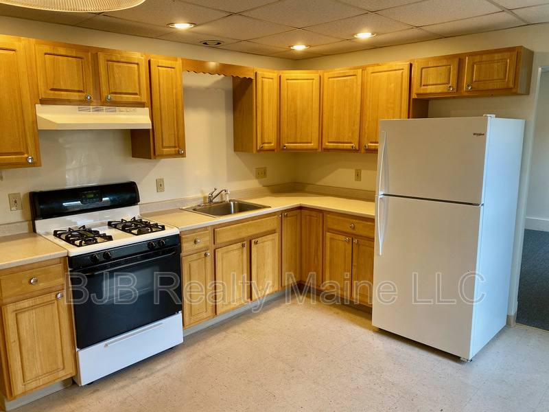 Apartment for rent at 596 Preble St #6, Cape Elizabeth, ME 04107