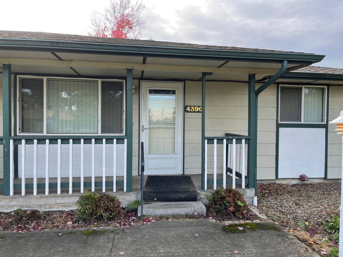 Apartment for rent at 4390-4394 State St SE, Salem, OR 97301