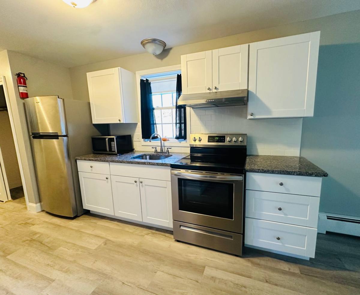 Apartment for rent at 6 Woodburn Rd, Litchfield, NH 03052