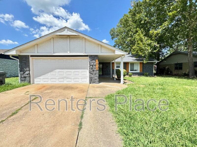 House for rent at 1010 W 17th St, Claremore, OK 74017