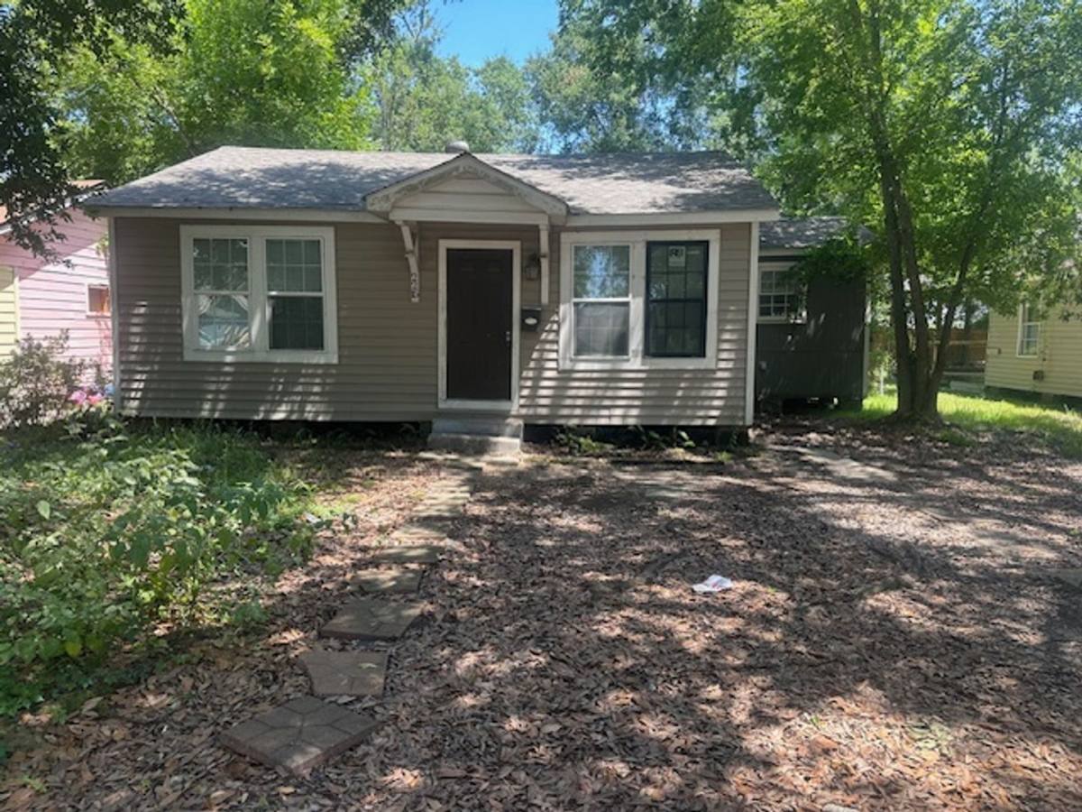 House for rent at 2215 Tulip St, Lake Charles, LA 70601