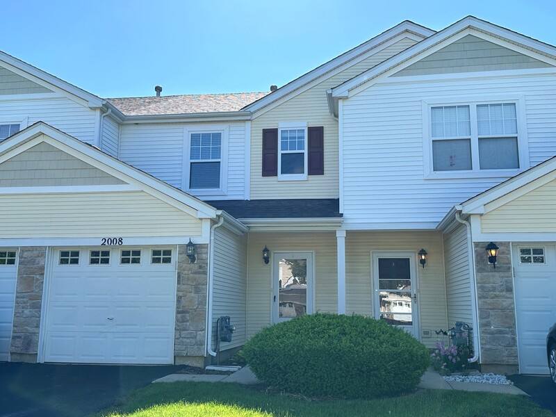 Townhouse for rent at 2008 Limestone Lane, Carpentersville, IL 60110