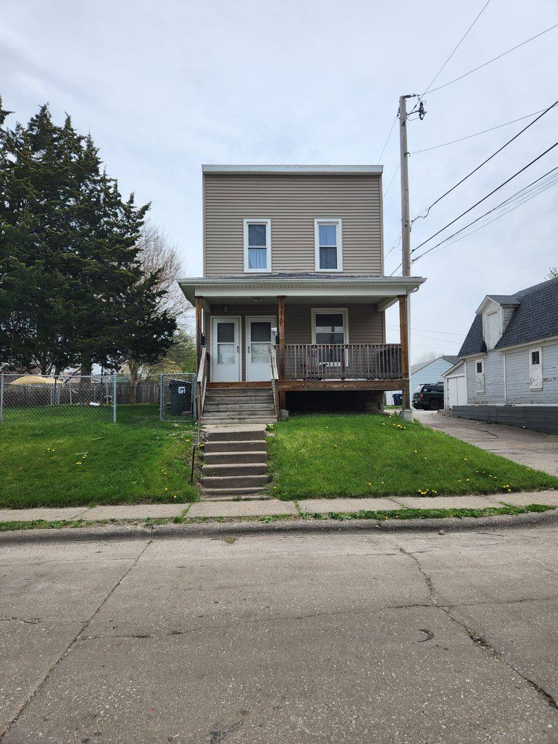 Apartment for rent at 1517 N Fillmore St, Davenport, IA 52804