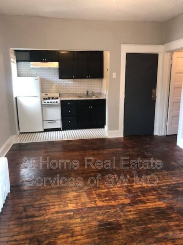 Apartment for rent at 633 W State 1B #1B, Springfield, MO 65806