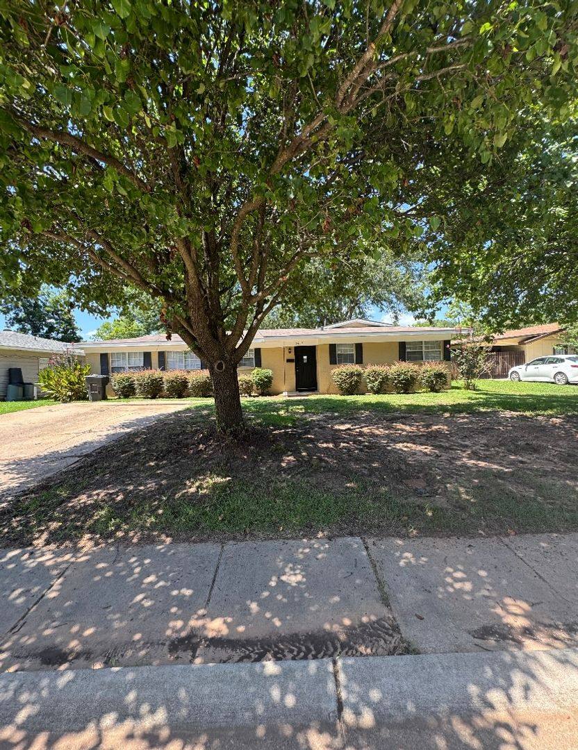 House for rent at 2617 Northside Dr, Bossier City, LA 71111