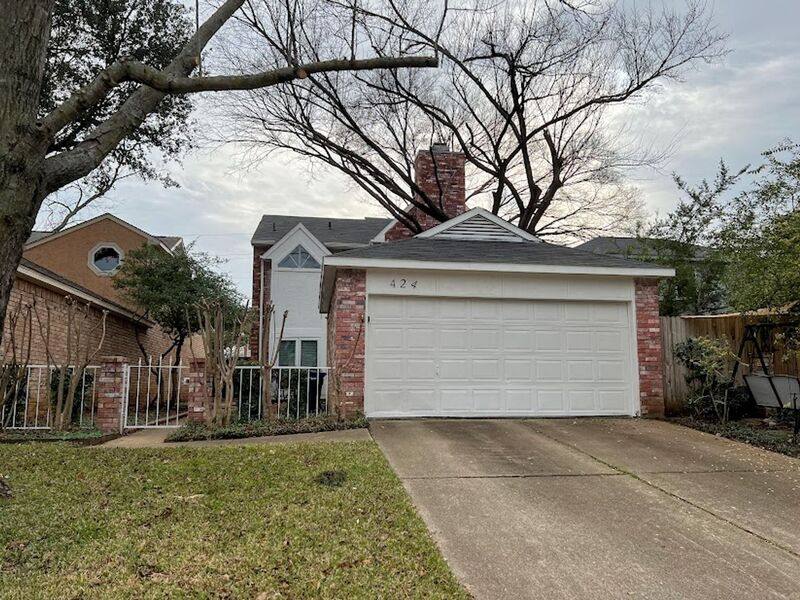 House for rent at 424 Sycamore Lane, Euless, TX 76039