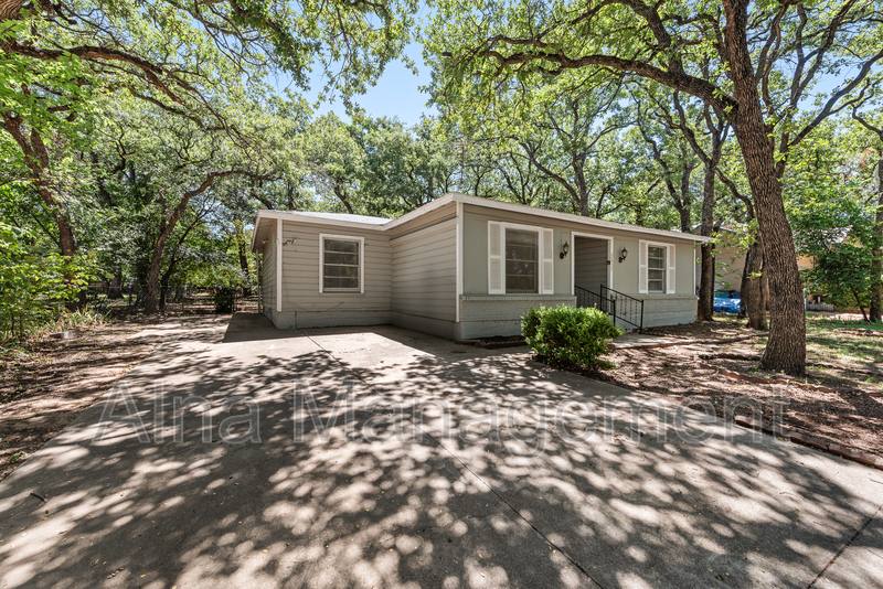 House for rent at 2517 Weiler Blvd, Fort Worth, TX 76112