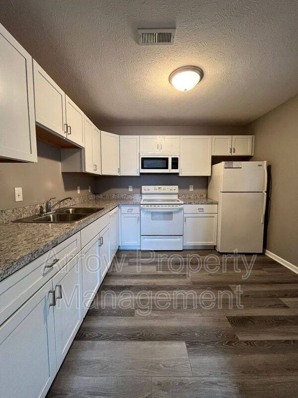 Apartment for rent at 2140 J St #4, Lincoln, NE 68510