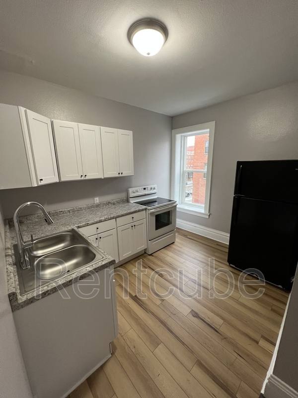 Apartment for rent at 243 W 11th St #1, Dubuque, IA 52001