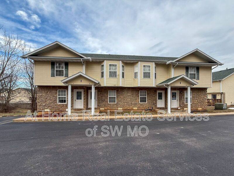 Townhouse for rent at 1820 W Walnut Lawn St #F2, Springfield, MO 65807