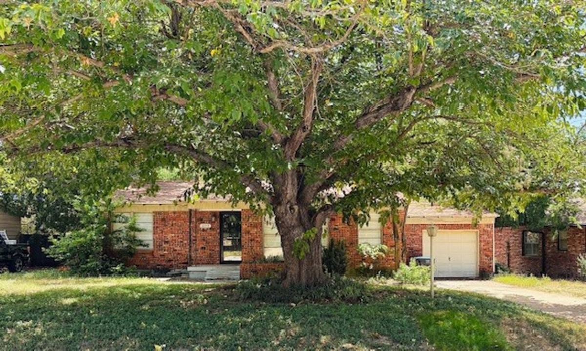 House for rent at 3259 Creston Ave, Fort Worth, TX 76133
