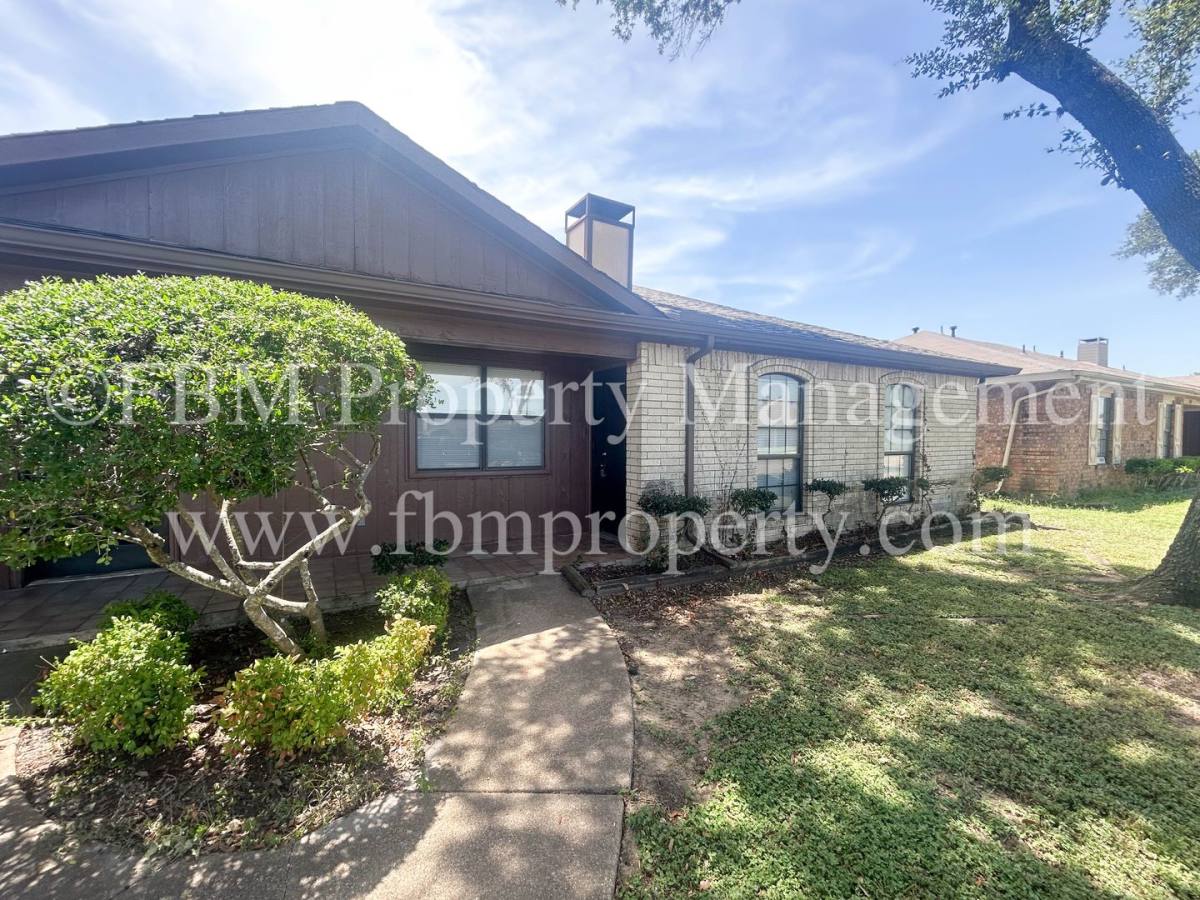 Apartment for rent at 1140 & 1142 Mountain View Dr, Red Oak, TX 75154
