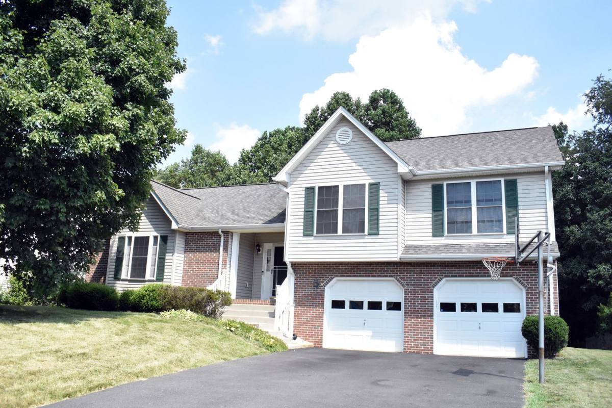 House for rent at 2011 Sierra Dr, Fredericksburg, VA 22405