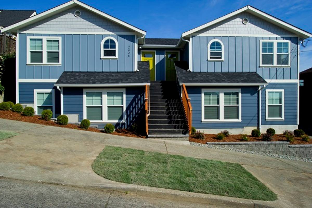 Townhouse for rent at 2406 E Pine St, Seattle, WA 98122