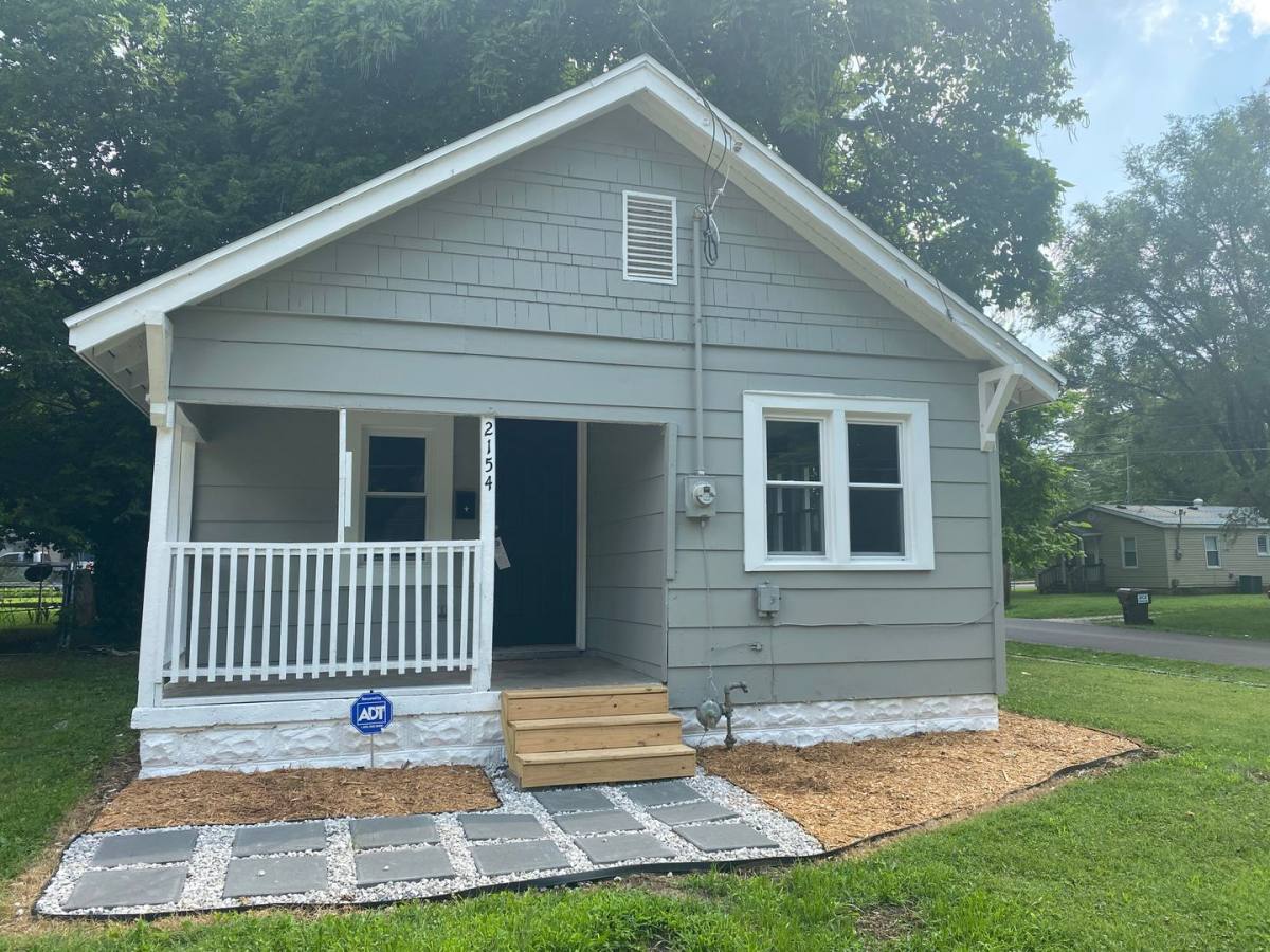 House for rent at 2154 W Chestnut St, Springfield, MO 65802