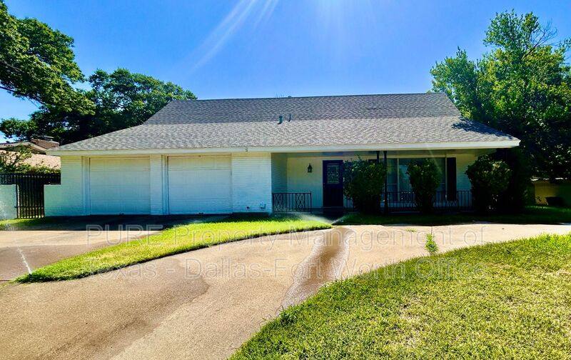 House for rent at 1809 Malibar Rd, Fort Worth, TX 76116
