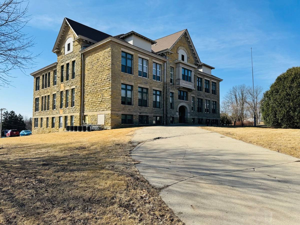 Apartment for rent at 530 Maiden St, Mineral Point, WI 53565