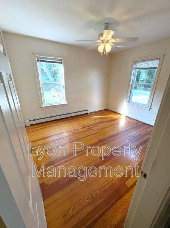 Apartment for rent at 352 Manville Rd #1L, Woonsocket, RI 02895