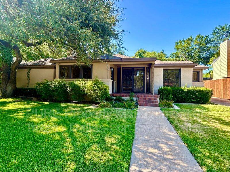 House for rent at 5721 El Campo Ave, Fort Worth, TX 76107