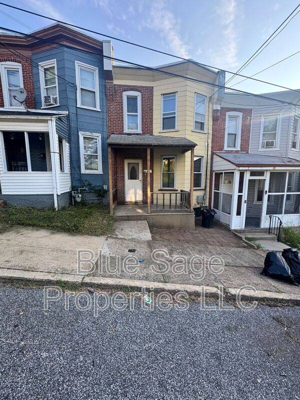 Townhouse for rent at 919 Lawrence Ave, Darby, PA 19023