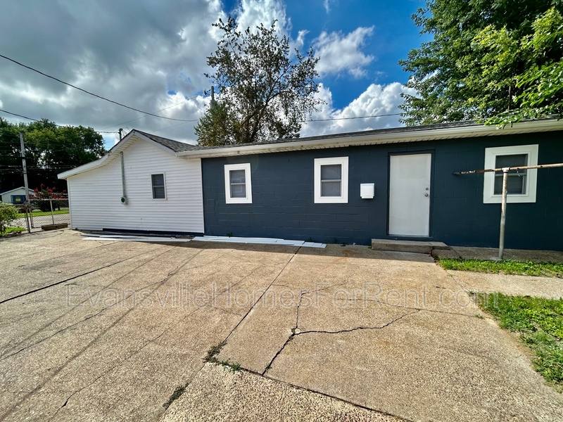 Apartment for rent at 1321 E Oregon -a, Evansville, IN 47711