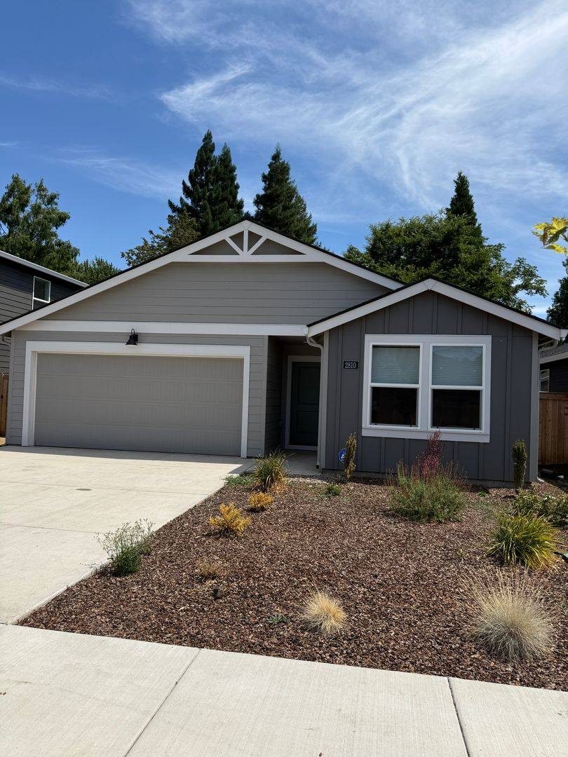House for rent at 2810 Bear Cub Dr, Medford, OR 97501