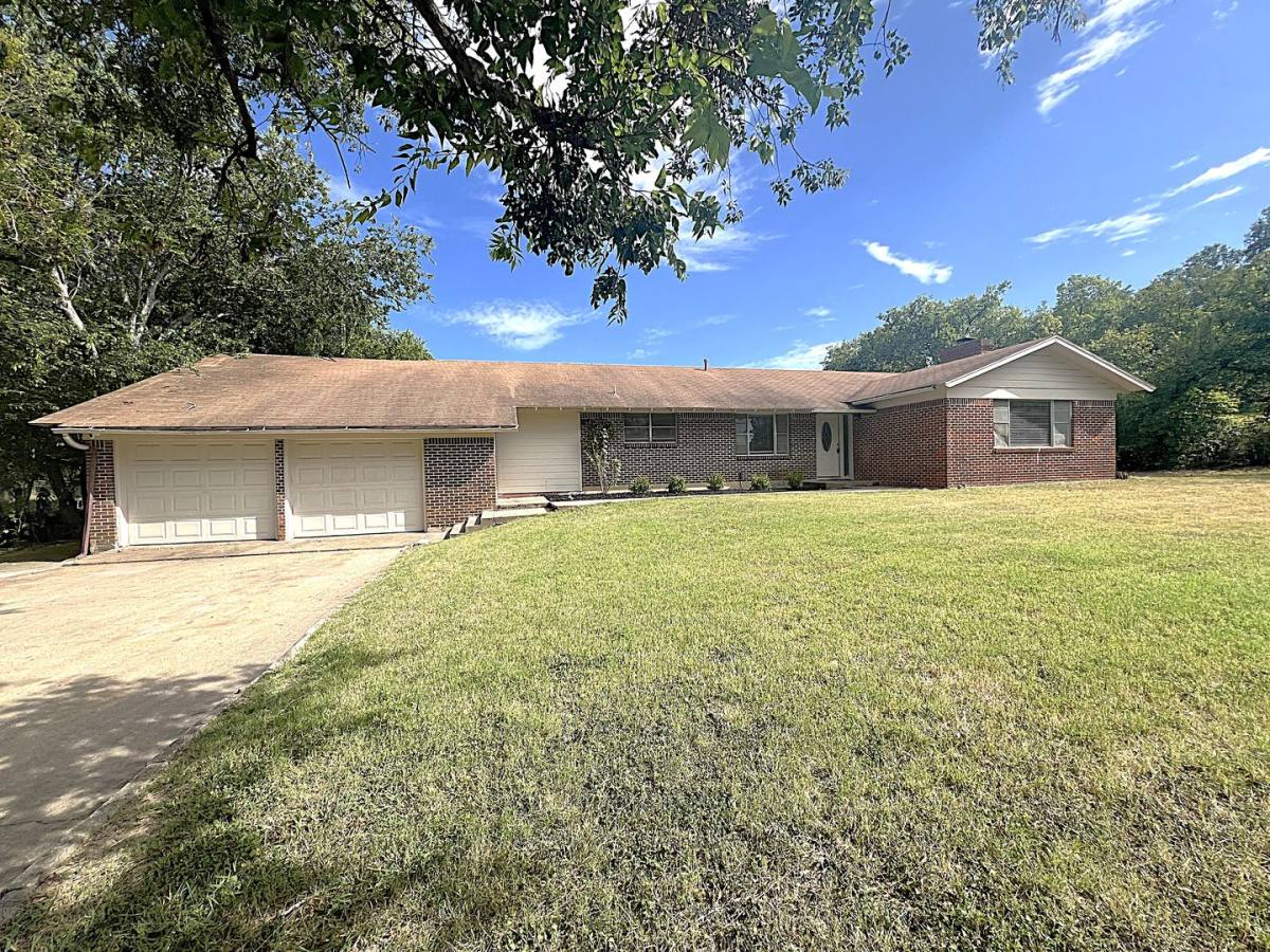 House for rent at 1431 Eastview Dr, Weatherford, TX 76086