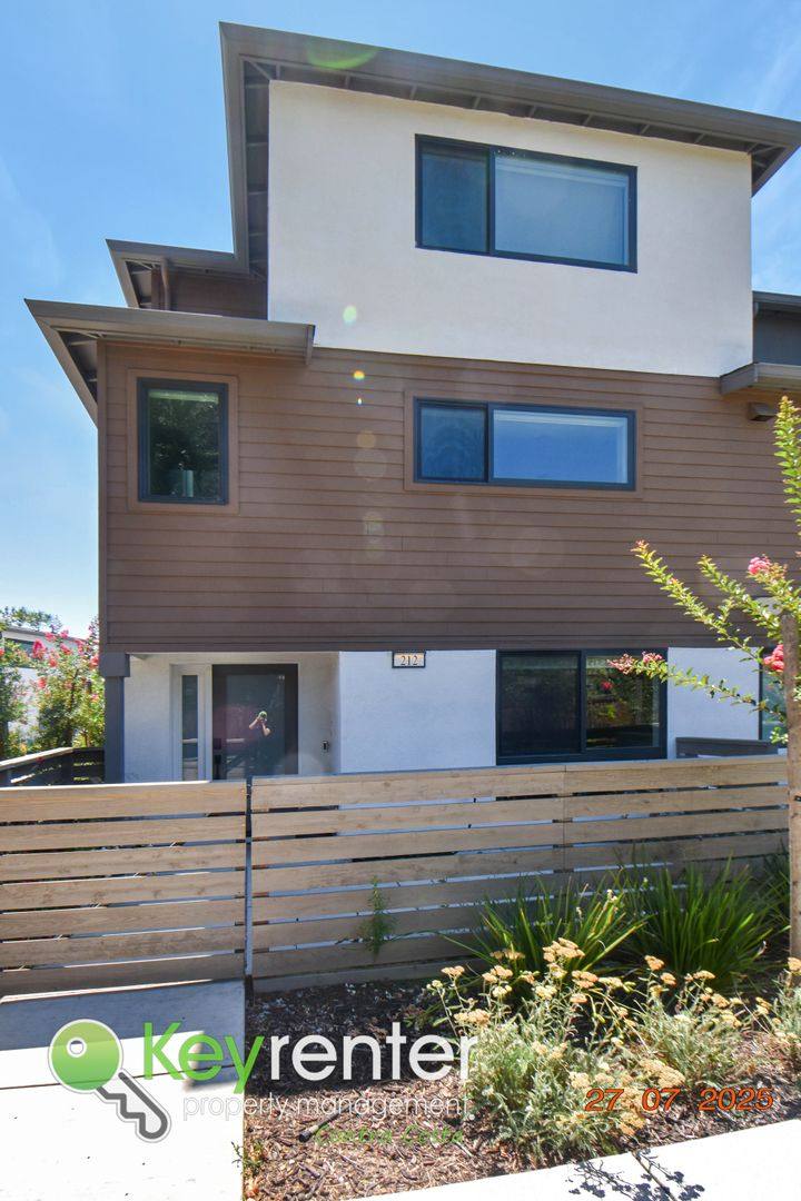 Townhouse for rent at 212 Avant Place, Walnut Creek, CA 94597