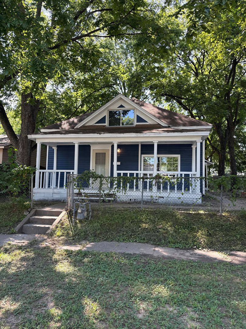 House for rent at 610 Vine St, Van Buren, AR 72956
