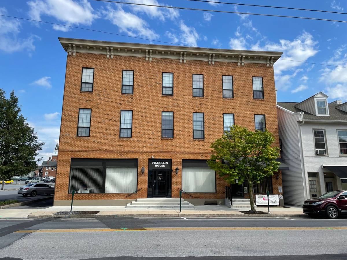 11 N Carlisle St, Greencastle, PA 17225