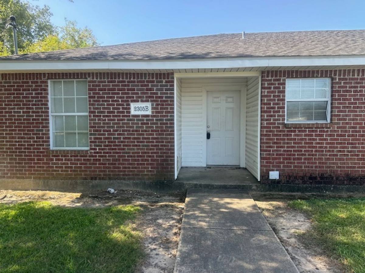 Apartment for rent at 2305 Merwood St, Sulphur, LA 70663