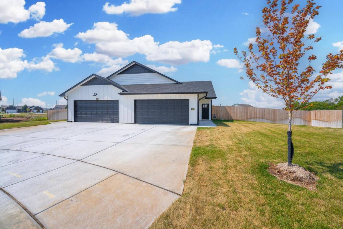Townhouse for rent at 3419 W 45th St S, Wichita, KS 67217