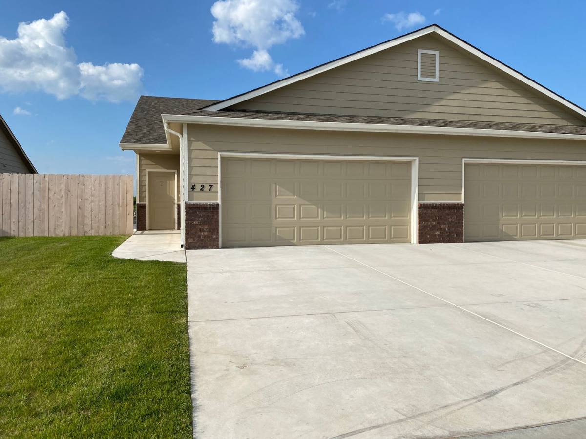 House for rent at 427 S Longbranch Dr, Maize, KS 67101