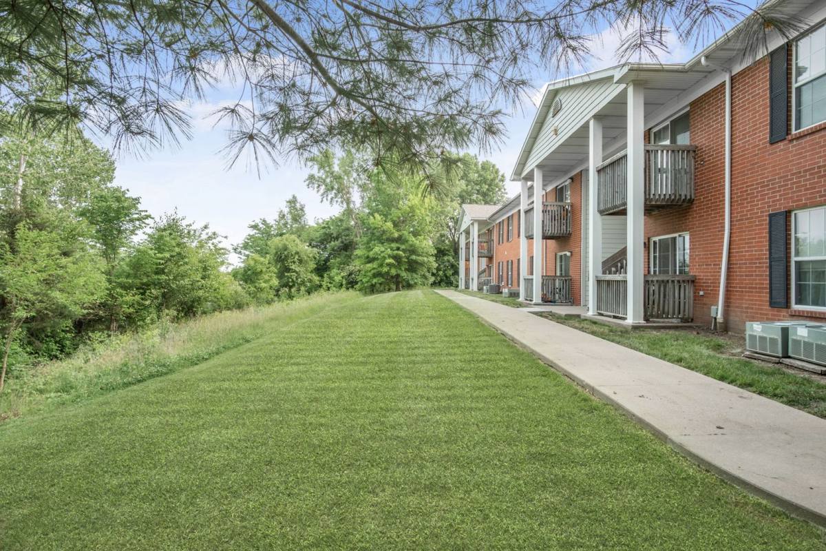Apartment for rent at 1105 Fairway Dr, Richmond, MO 64085