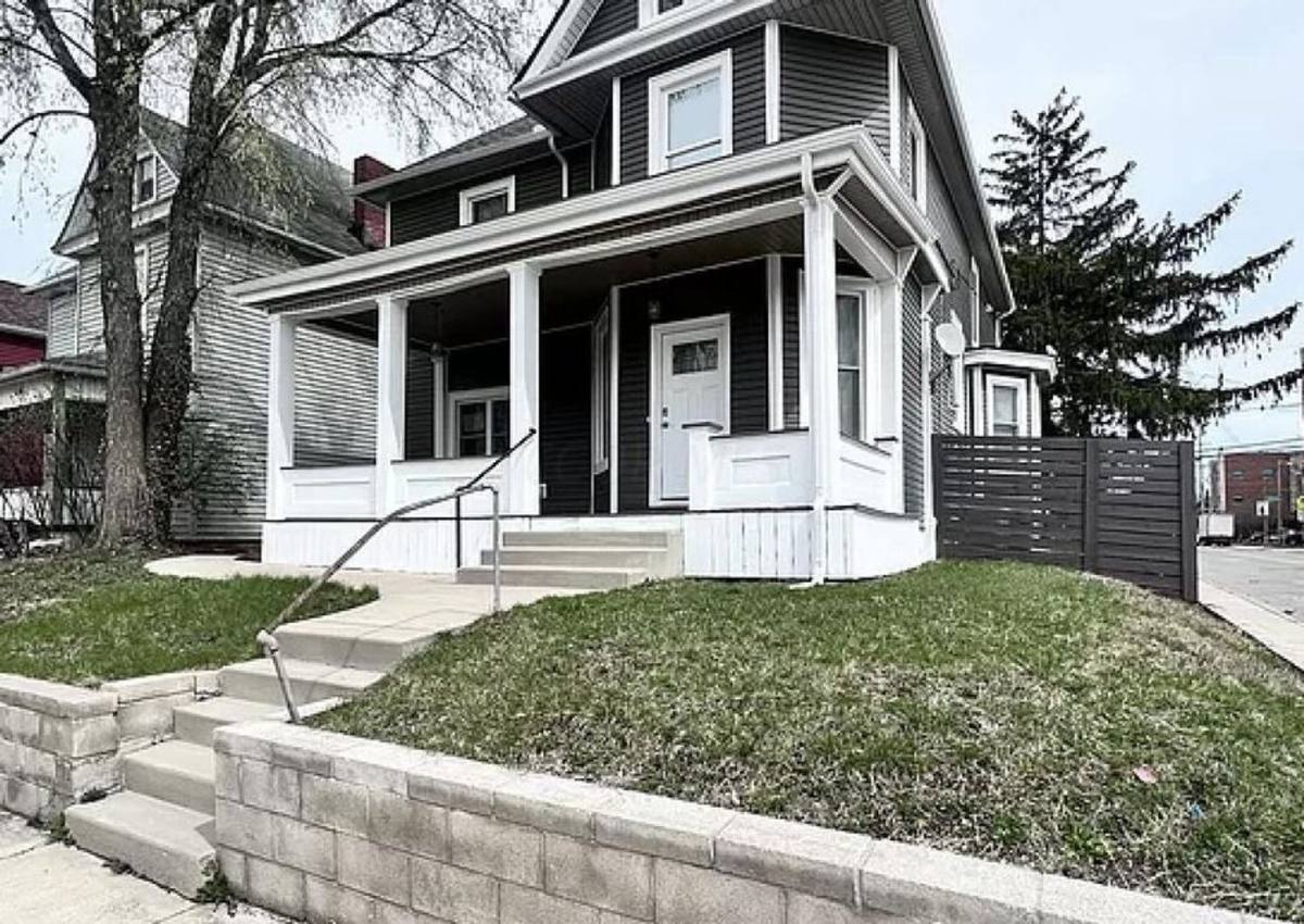 Apartment for rent at 166-170 Dakota Ave, Columbus, OH 43222