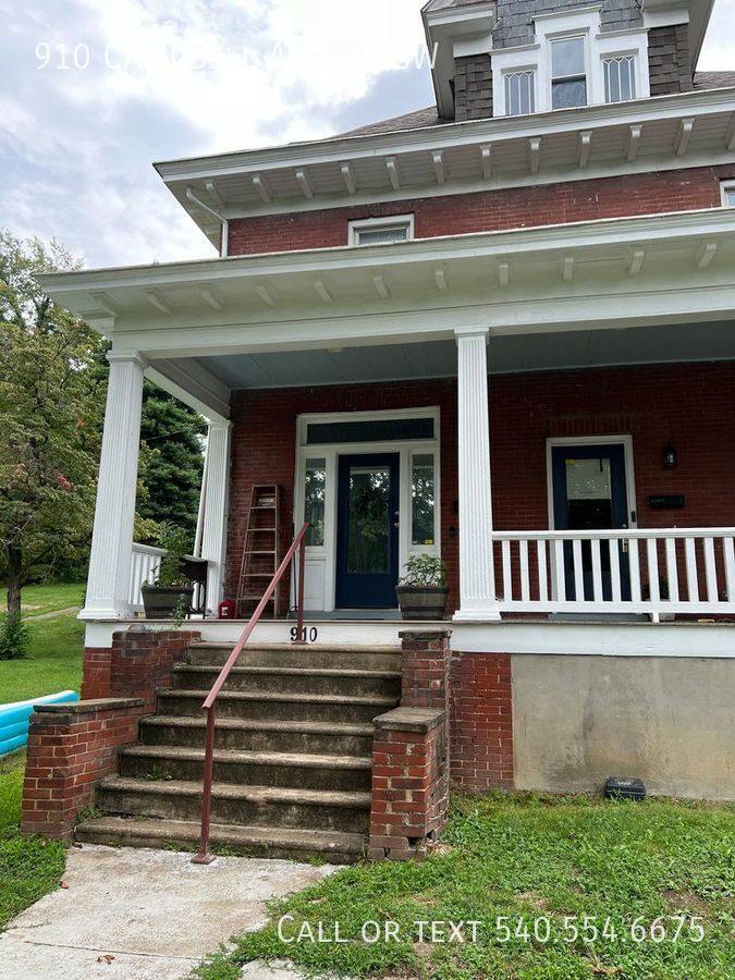 Apartment for rent at 910 Campbell Ave B SW, Roanoke, VA 24016