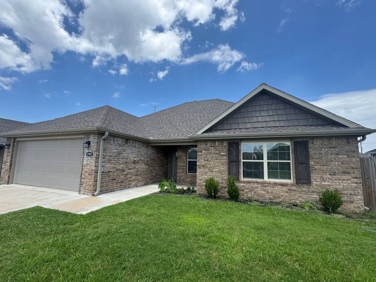 House for rent at 1907 E Hudson, Siloam Springs, AR 72761
