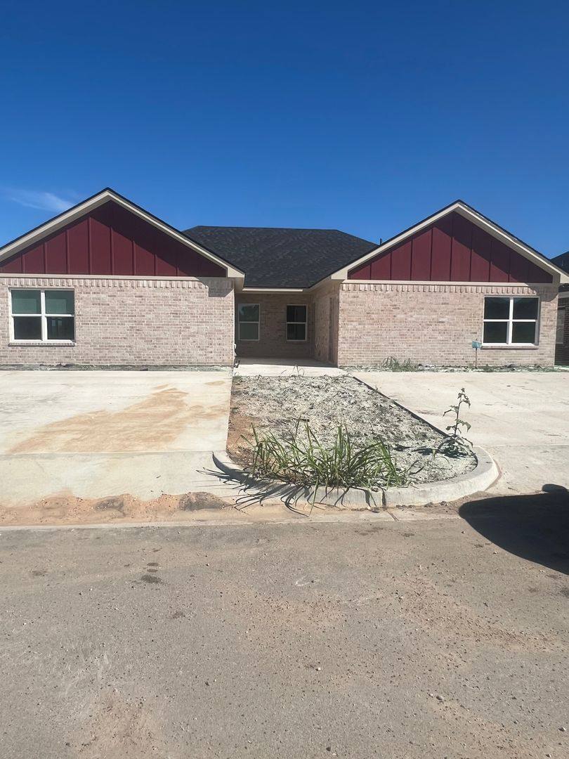 Townhouse for rent at 120 Vitava Dr, West, TX 76691