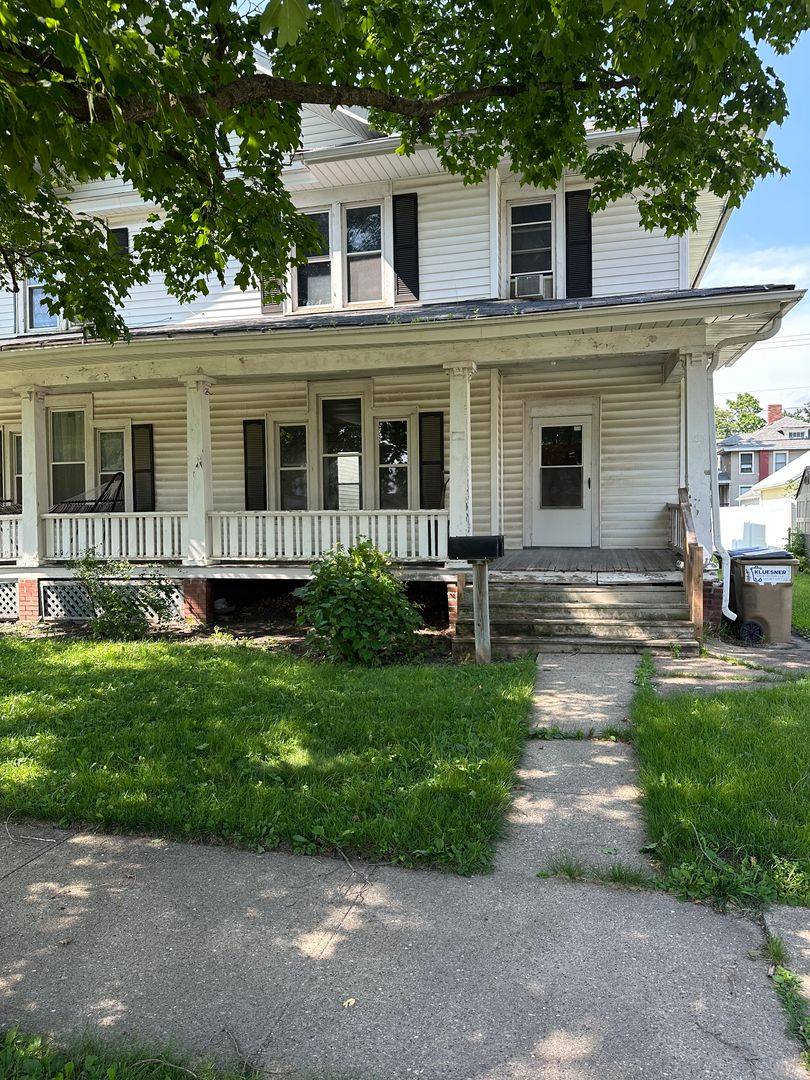 Apartment for rent at 105 W Howard St, Manchester, IA 52057
