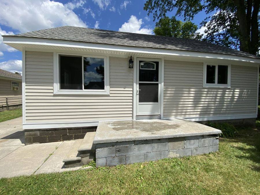 House for rent at 22011 Maple, Saint Clair Shores, MI 48081