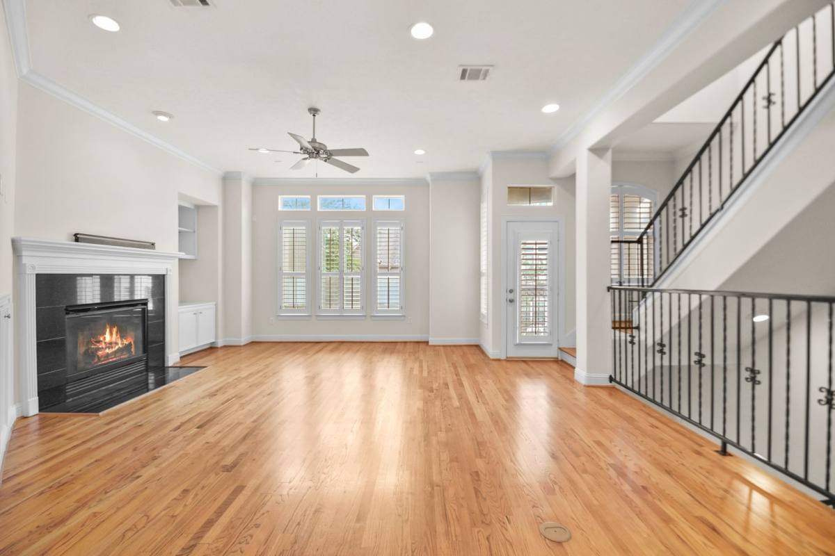 Townhouse for rent at 5006 Gibson St, Houston, TX 77007